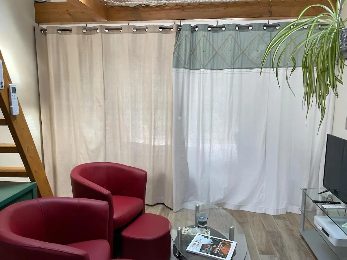 Studio Independant Avec Filet De Lecture Genissieux Дом отдыха