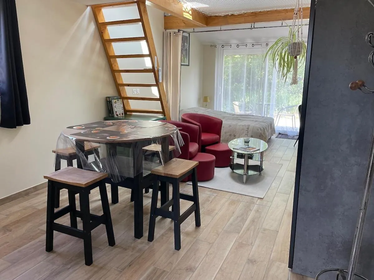 Studio Independant Avec Filet De Lecture Genissieux Франция